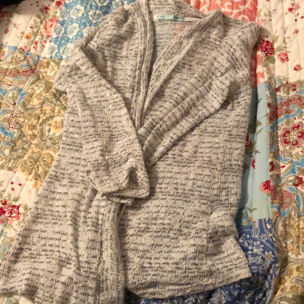 Ligh weight, grey and white cardi